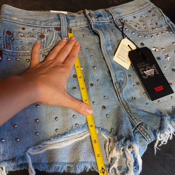 LEVI'S HIGH RISE NON STRETCH SHORTS JEAN WITH RHINESTONES,SIZE 29,NEW - Picture 4 of 15